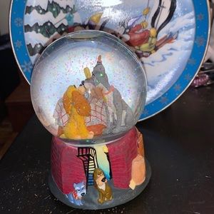Vintage Collectable Disney
Lady and the Tramp Musical
SnowGlobe